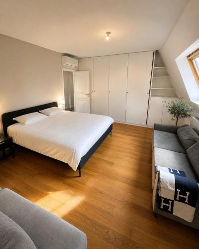 Luxury Avenue des Champs-Elysees 4 Bedrooms