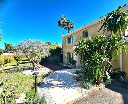 Villa d' Antibes avec piscine dans Residence