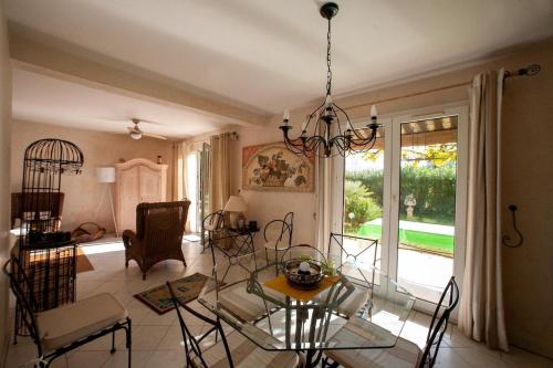 Villa d' Antibes avec piscine dans Residence