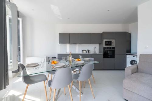 3-Br Apartment Top Floor South-Facing Balcony Central Cannes
