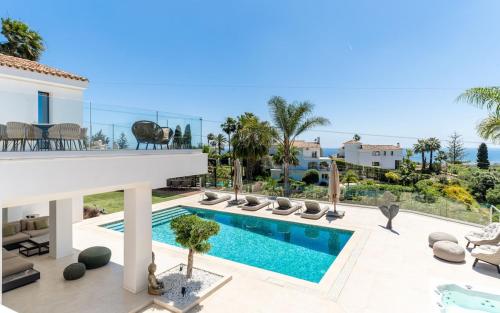 Absolute high end villa with pool & Jacuzzi