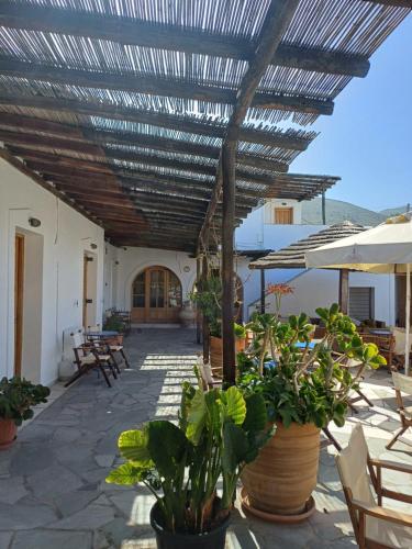 Siroco's Rooms And Studios