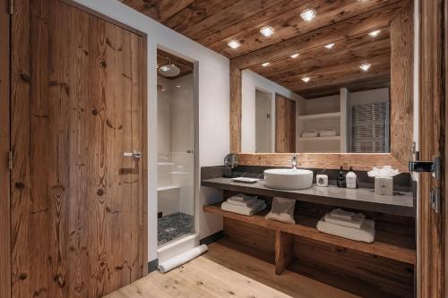 a bathroom with a sink and a mirror at Chalet Face - LES CHALETS COVAREL in Val-d'Isère