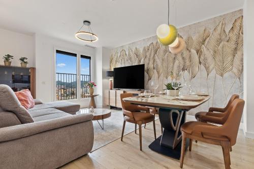 Urban Sky Malaga - Modern Two Bedroom Apartment with Cathedral View