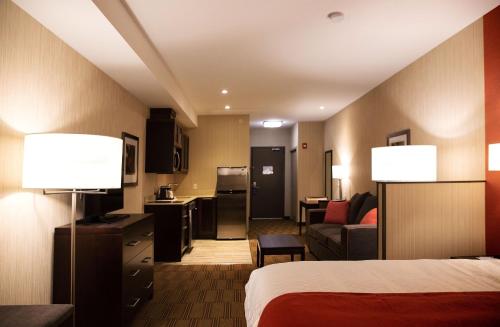 Μια τηλεόραση ή/και κέντρο ψυχαγωγίας στο Best Western Plus Chateau Fort St. John