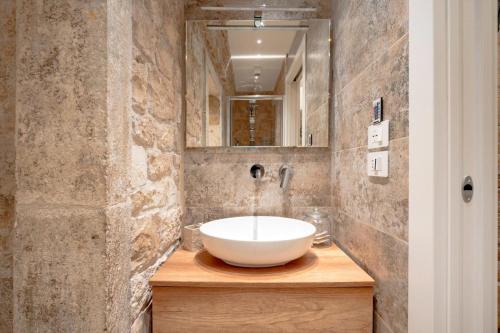 a bathroom with a white sink and a mirror at Il Corallo in Molfetta
