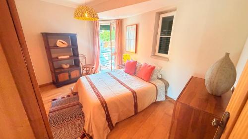 Relaxed 3 bedrooms penthouse in the heart of Cascais historic center, few steps from the beach