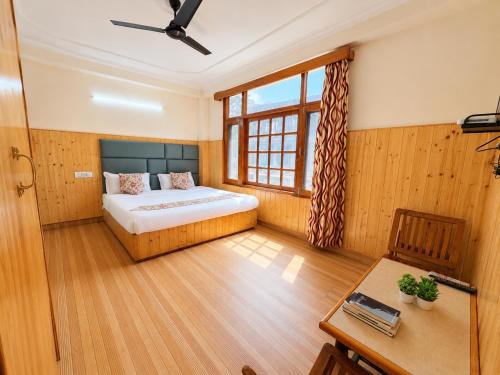 Gallery image of Suraj Inn ! near Hadimba temple ! Rooftop cafe ! personal parking in Manāli