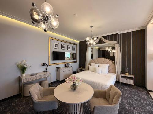 Hotel Luxor — Bedroom