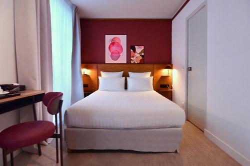 Кровать или кровати в номере Agate Hôtel