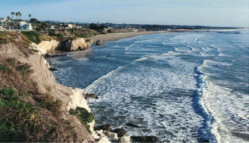 a view of a beach with some waves at Dolphin Cove Motel in Pismo Beach