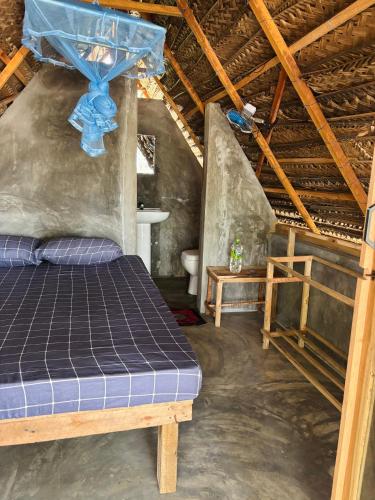 a bedroom with a bed in a room at Wana beach camp in Raddela