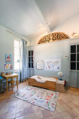 Charming Provencal house with pool