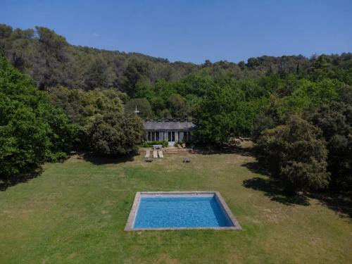Charming Provencal house with pool