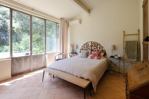 Charming Provencal house with pool