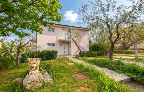 2 Bedroom Nice Apartment In Krk