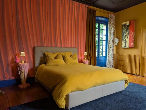 Llit o llits en una habitació de Manoir des Comtes