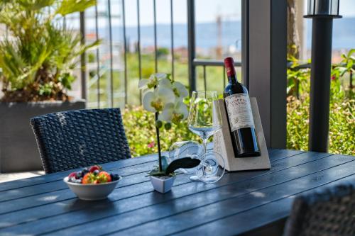 Apartments Lidija - sea view apartment with exclusive right of using hot tub or split level apartment with exclusive right of using pool