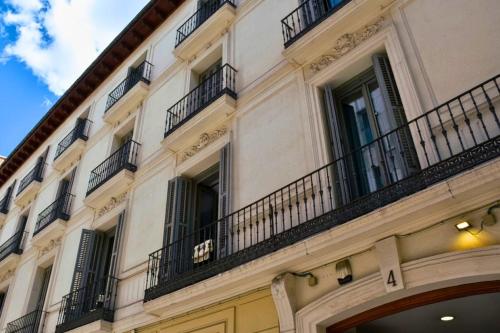 Renovated Gran Via Luxury Apartment