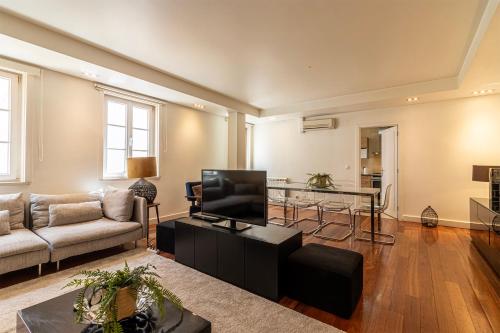 Exclusive Chiado Deluxe, elegant & spacious 3 BR, 4E