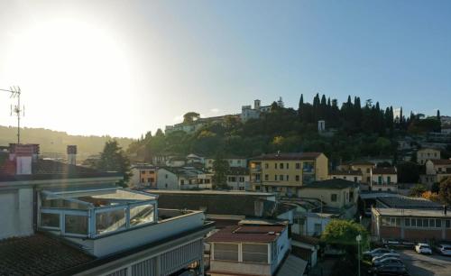 a view of a city with houses and a hill at L'attico Rinascente in Signa