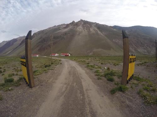 a dirt road in the middle of a mountain at Hospedaje Leñas del Tolosa in Las Cuevas