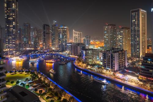 Luxury 2BR Waterfront Stay - Marina & Canal View