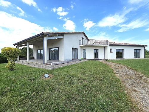 Magnifique villa 220m2- Quartier résidentiel Le Carreyrat - 6 à 8 pers - 3 chambres doubles - Grand jardin et terrasses