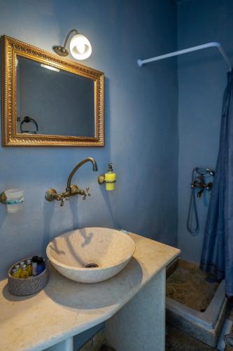 a bathroom with a bowl sink and a mirror at Sea view rooms in kardiani by TinosStay in Kardhianí
