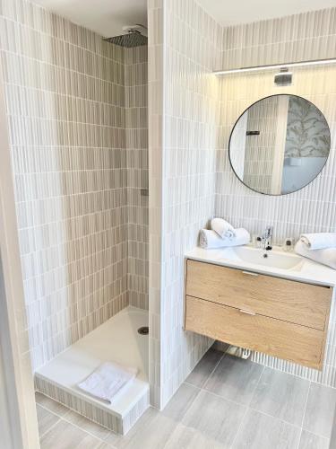a bathroom with a sink and a mirror at Hôtel de Flore in Saint-Raphaël