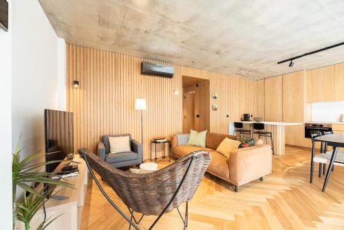 Lisbon Local Life Ourique, 2 Bdr Apt with AC