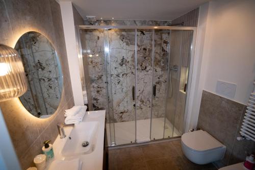 a bathroom with a shower and a toilet and a sink at Lagò-Anguillara Sabazia in Anguillara Sabazia