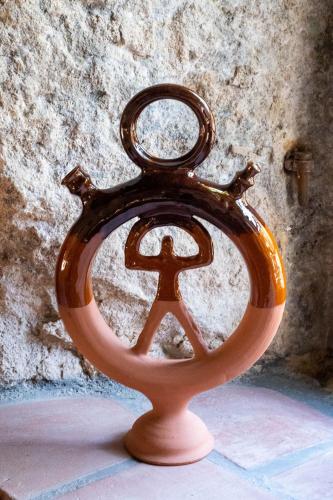 a vase with a person inside of it at El Jardín del Laurel - only adults - in Candelario