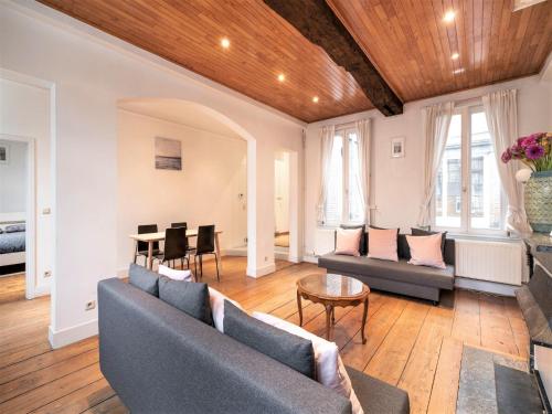 a living room with two couches and a table at Deluxe Capital Street Stay for 12 in Antwerp