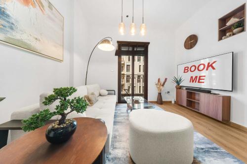 Free housekeeping visits during your stay - StayShort - Cozy Townsquare 1 Bed Apartment with Balcony that Sleeps 4
