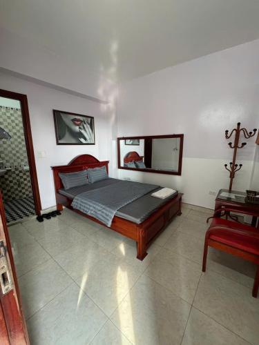 a bedroom with a bed in a room at Hotel Tuấn Anh in Vô Hối
