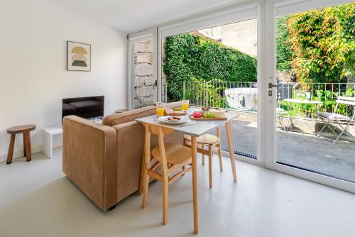 Stylish Flats with Terrace & Jacuzzi by HostWise