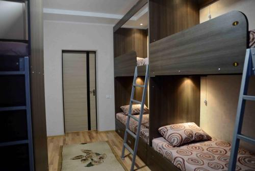 Ένα ή περισσότερα κρεβάτια σε δωμάτιο στο Rivne Hostel