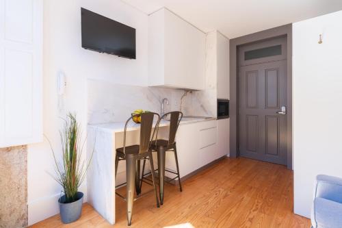 Stylish Flats with Terrace & Jacuzzi by HostWise