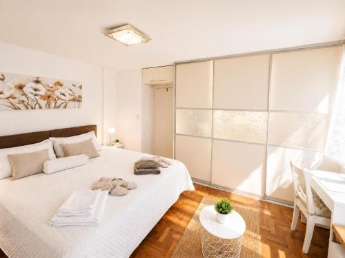 Cozy Apartment with garden and parking, near Center