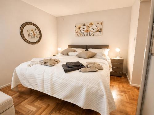 Cozy Apartment with garden and parking, near Center