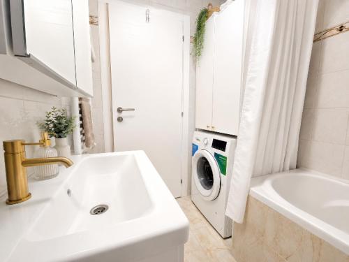 Cozy Apartment with garden and parking, near Center