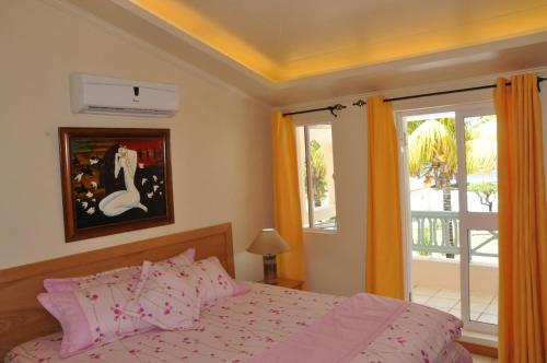 Gallery image of Villas Right ON the Beach Belle Mare in Belle Mare