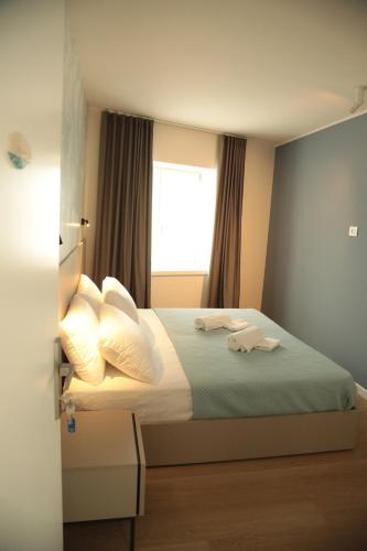 a bedroom with a bed with two towels on it at TAU Rooms Srl in Tricesimo
