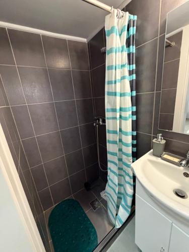 Mia Perea apartment