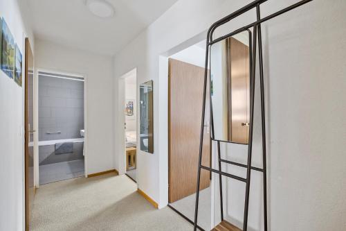 a room with a mirror and a bathroom at Triangel A Freund in Parpan