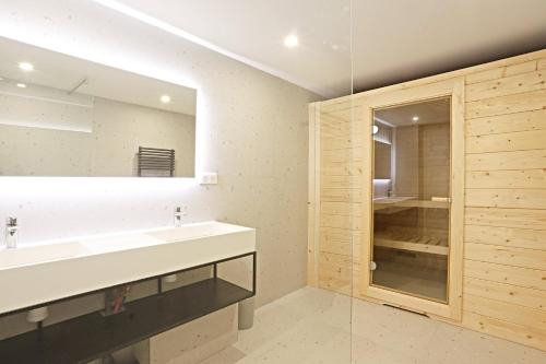 Luxurious Duplex with Private Sauna & Home Theater