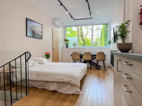 Luxurious Duplex with Private Sauna & Home Theater