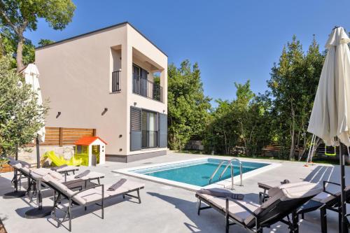 Villa Casa Ladonia, a stylish pool villa in Labin