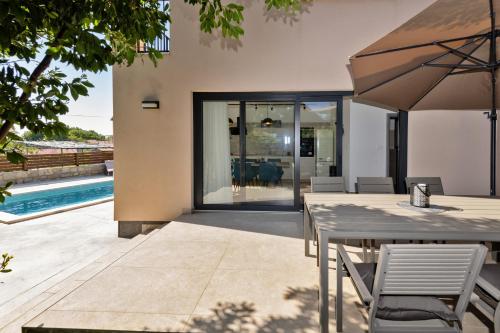 Villa Casa Ladonia, a stylish pool villa in Labin